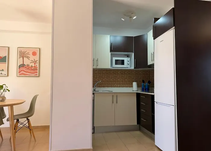 Delfines 61 דירה