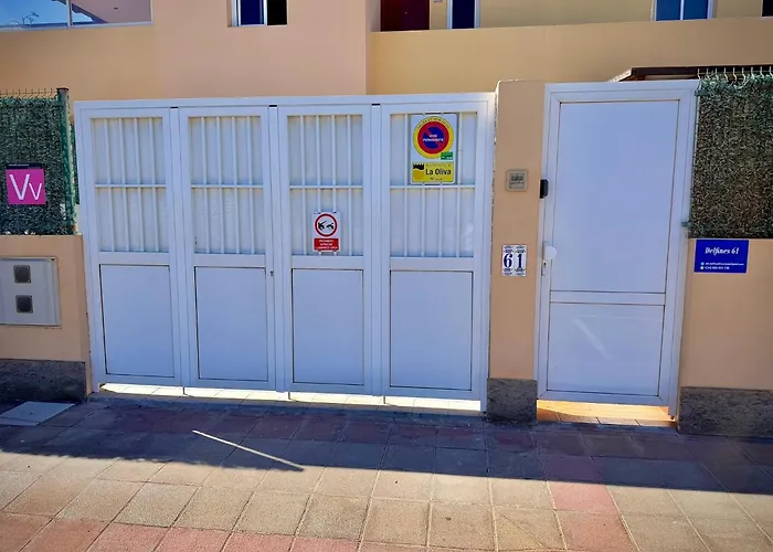 Delfines 61 דירה